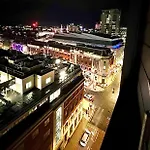 Award Winner Of 2026 &2025 Traveller & Guest Rated Apartment, Two Bedroom, #1 Centres Location, Great 180 Degree Views,balcony , Parking Onsite, Netflix & Wifi * Leeds (West Yorkshire)