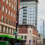 Award Winner Of 2026 &2025 Traveller & Guest Rated Apartment, Two Bedroom, #1 Centres Location, Great 180 Degree Views,balcony , Parking Onsite, Netflix & Wifi Lägenhet