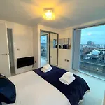 Award Winner Of 2026 &2025 Traveller & Guest Rated Apartment, Two Bedroom, #1 Centres Location, Great 180 Degree Views,balcony , Parking Onsite, Netflix & Wifi Leeds (West Yorkshire)