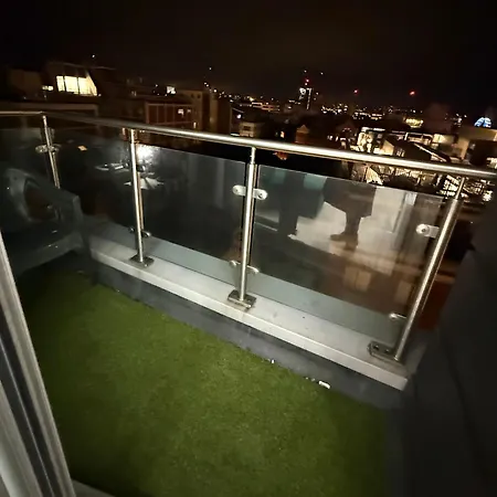 Award Winner Of 2026 &2025 Traveller & Guest Rated Apartment, Two Bedroom, #1 Centres Location, Great 180 Degree Views,balcony , Parking Onsite, Netflix & Wifi Leeds (West Yorkshire)