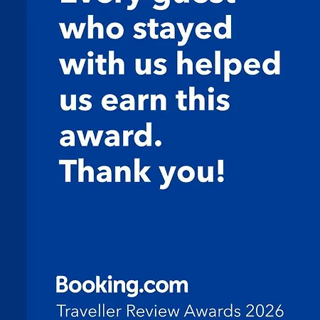 Award Winner Of 2026 &2025 Traveller & Guest Rated Apartment, Two Bedroom, #1 Centres Location, Great 180 Degree Views,balcony , Parking Onsite, Netflix & Wifi Lägenhet