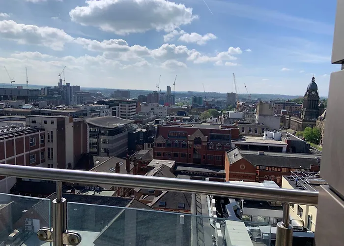 Award Winner Of 2026 &2025 Traveller & Guest Rated Apartment, Two Bedroom, #1 Centres Location, Great 180 Degree Views,balcony , Parking Onsite, Netflix & Wifi *