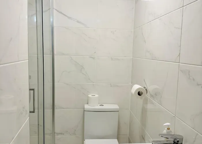 Award Winner Of 2026 &2025 Traveller & Guest Rated Apartment, Two Bedroom, #1 Centres Location, Great 180 Degree Views,balcony , Parking Onsite, Netflix & Wifi Lejlighed