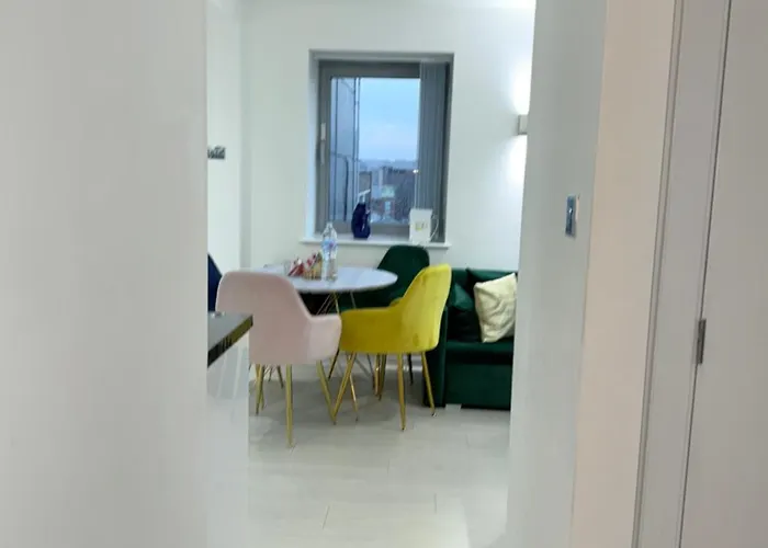 Award Winner Of 2026 &2025 Traveller & Guest Rated Apartment, Two Bedroom, #1 Centres Location, Great 180 Degree Views,balcony , Parking Onsite, Netflix & Wifi * Leeds (West Yorkshire)