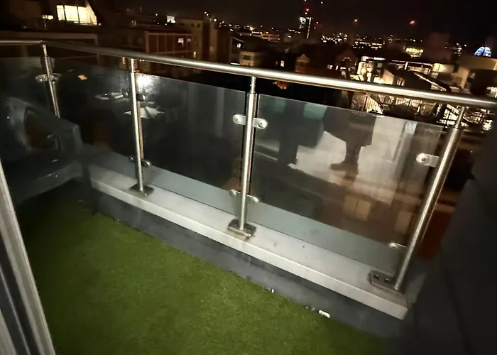 Award Winner Of 2026 &2025 Traveller & Guest Rated Apartment, Two Bedroom, #1 Centres Location, Great 180 Degree Views,balcony , Parking Onsite, Netflix & Wifi Leeds (West Yorkshire)